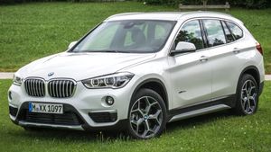 BMW X1 정측면