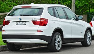 BMW X3(전기형) 후측면