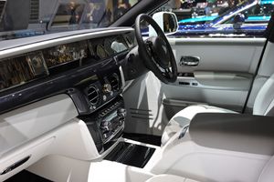 팬텀 VIII의 실내