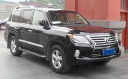 렉서스 LX(중기형) 정측면