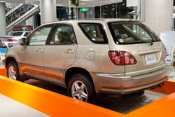 토요타 해리어 후측면