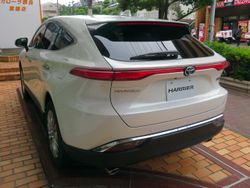 토요타 해리어 후측면