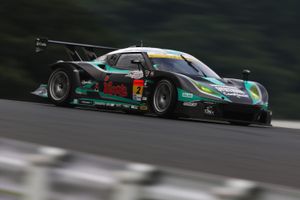 후지 스피드웨이에서 Cars Tokai Dream28 로터스 에보라 GT300