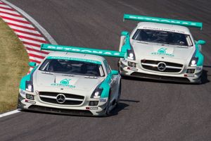 수즈카에서 SLS AMG GT3 두 대