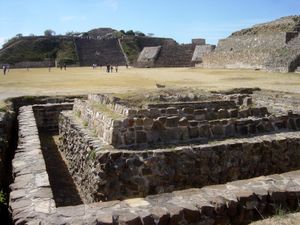 몬테 알반의 인신 제사 제단