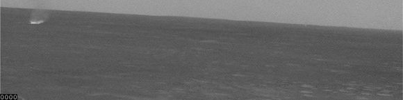 화성에서 스피릿 로버가 찍은 회오리바람. 왼쪽 아래에 시간이 초 단위로 표시되어 있다. 배경에 다른 세 개의 회오리바람도 보인다.