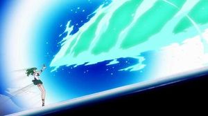 세일러 넵튠이 세일러 문 크리스탈에서 딥 아쿠아 미러를 사용하여 서브마린 리플렉션을 시전하는 모습