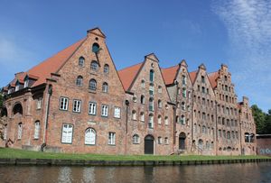 드라큘라가 비스보르크에서 새롭게 소유한 건물로 등장하는 뤼베크 잘츠슈파이셔