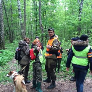 리자 알레르트 자원 봉사자들은 스토리에 영감을 주었고 제작에 자문했다.