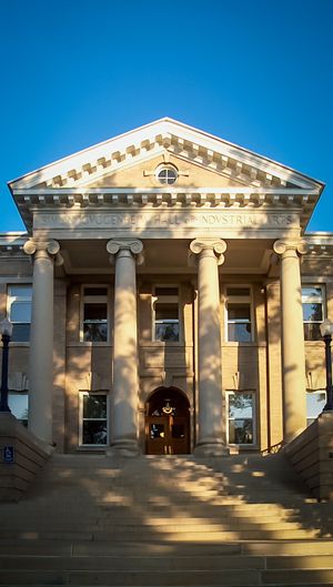 노던 콜로라도 대학교의 구겐하임 홀.