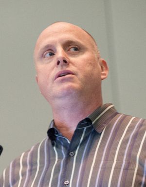 데이 브레이크 게임 컴퍼니 사장 존 스메들리는 개발에 깊이 관여했다.