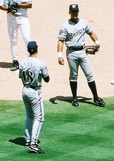 2001년 밀워키 브루어스의 에르난데스(왼쪽)