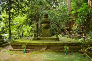 무로지에 소재한 「전(伝) 기타바타케 지카후사 묘」(伝北畠親房墓).