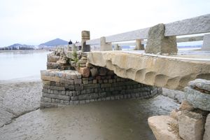 푸칭시 하이커우에 있는 롱강 하구 근처의 롱장교, 송나라 시대에 지어졌다.