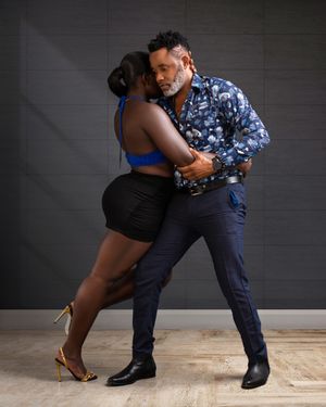 가나 출신 키좀바 댄서 빅터 에보 앤더슨 주니어(Victor Ebo Anderson Jnr)와 그의 파트너가 키좀바를 춤추고 있다.