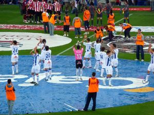 2008–09 라 리가 경기에서 아슬레틱을 상대로 팬들에게 인사하는 레크레 선수들