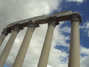 그리스 티케 신전의 잔해, 올바에 있는 신전