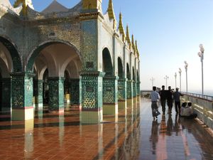 수타웅피에 사원의 장식 모자이크