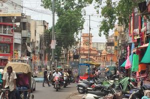 구 자발푸르 시 중심부의 바다 푸하라와 카마니아 게이트