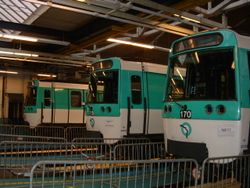 슈아지 차량사업소 안의 MF 77 편성