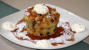 미네소타 하모니의 QUARTER/quarter 레스토랑에서 제공되는 빵 푸딩