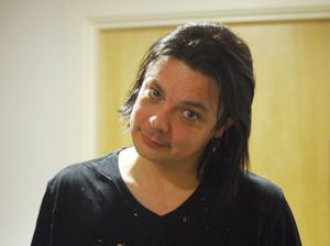 전 드러머 스티브 휴이트는 개인적, 음악적 견해 차이로 인해 2008년 밴드를 떠났다.