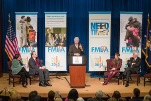 미국 노동부는 1993년 가족 및 의료 휴가법 20주년을 기념했다