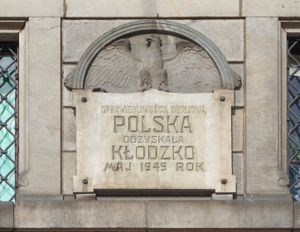 1945년 크워츠코의 폴란드 귀환을 기념하는 명판
