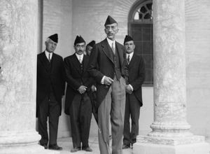 1932년 시다라를 착용한 파이살 1세