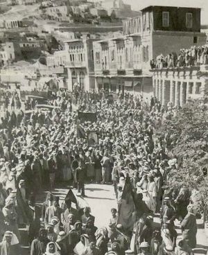 1933년 트란스요르단 암만 시청 앞에서 파이살 1세의 죽음을 애도하는 군중
