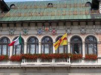 아시아고 시청에 걸린 7개의 코무네 문장