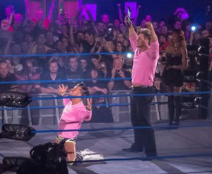 2011년, 테리는 롭비 T로 이름을 바꾸고 롭비 E와 동맹을 맺었다.