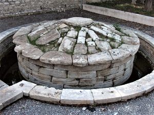 메네크라테스 무덤