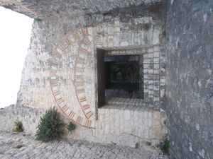 카시오피 성의 정문