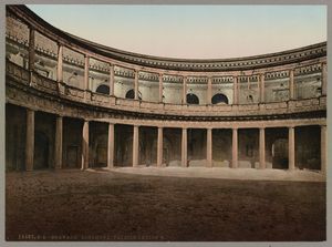 1527년에 시작되었지만 1637년 이후 미완성으로 남겨진 르네상스 양식의 카를로스 5세 궁전. 이 1890년 사진은 상층부 지붕이 여전히 없는 것을 보여준다.