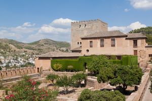 오늘날의 메수아르 (뒤로 코마레스 탑도 보인다)