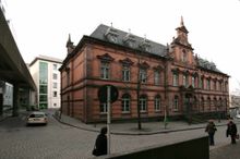 구 우체국. 현재는 음악학교가 이용하고 있다.