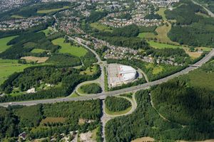 A45번 고속도로 뤼덴샤이트 남부 인터체인지. 화면을 가로지르는 것이 A45번 고속도로이고, 위아래로 뻗어 있는 것은 주도 L561번이다.