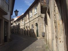 16세기에 지어진 잘 보존된 이그레자 거리