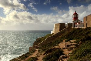 C}} 사이에서 변동한다).