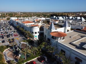 알가르브 쇼핑, 기아, 알부페이라에 위치한 쇼핑 센터.