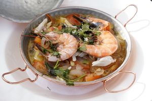 해산물 카타플라나 (2018년 세계 유산 요리 정상 회담 & 음식 축제): 카타플라나는 포르투갈의 요리 방법이자 다양한 재료를 요리하는 데 사용되는 조리 도구로, 알가르브의 대표적인 요리이다.