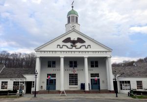 스토니브룩 빌리지 센터의 중심지인 지역 우체국