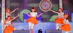 2014년 4월 13일 "어이"를 공연하는 크레용팝