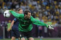 UEFA 유로 2012에서 스웨덴을 위해 뛰는 이삭손.