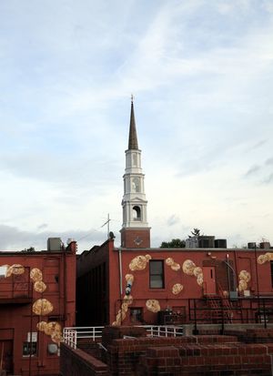 프랭클린 스트리트와 로즈메리 스트리트 사이의 앰버 앨리에 있는 벽화