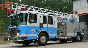 채플힐 소방차, 노스캐롤라이나 대학교 채플힐의 색상으로 칠해져 있다.