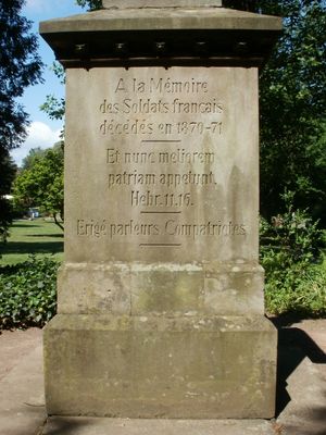 프랑스-프로이센 전쟁에서 사망한 프랑스 군인 기념비: "그들은 더 나은 나라를 원한다"는 히브리서 11:16을 인용한다.