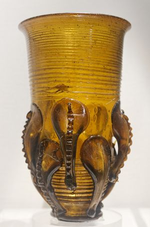 5~6세기의 프랑크족 유리 '클로 비커', 켄트에서 발굴됨