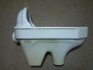 설치 전 일본의 도기 화변기 측면도